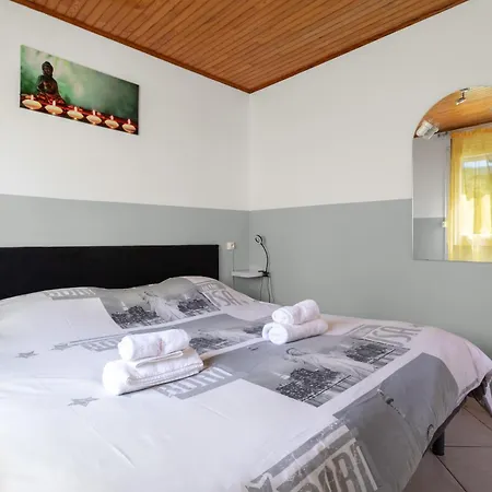 6 Entre 4 Et 6 Personnes Holiday home *