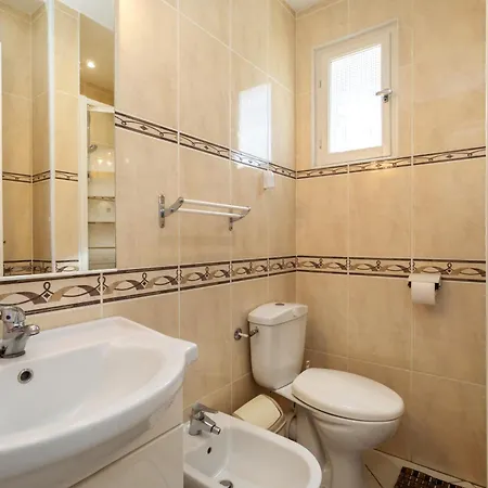 Holiday home 6 Entre 4 Et 6 Personnes Reynes