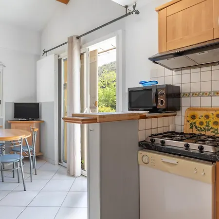 6 Entre 4 Et 6 Personnes Holiday home Reynes
